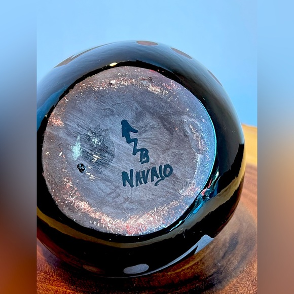 AZB Navajo Water Jug. Hand Coiled Black Deep Carved Pottery - Picture 4 of 4